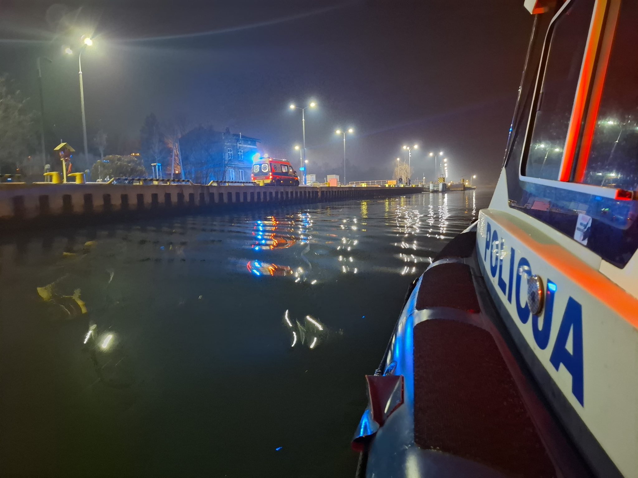 Gdańsk: Uratowali 77-latka, który wpadł do Martwej Wisły. Temperatura jego ciała wskazywała 29 stopni