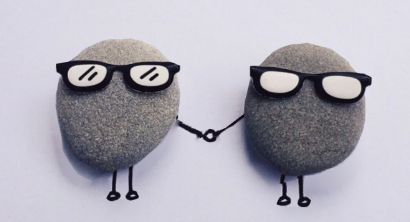 Kamyczek, który opowiada o rodzinie. Artystyczna zabawa z sercem