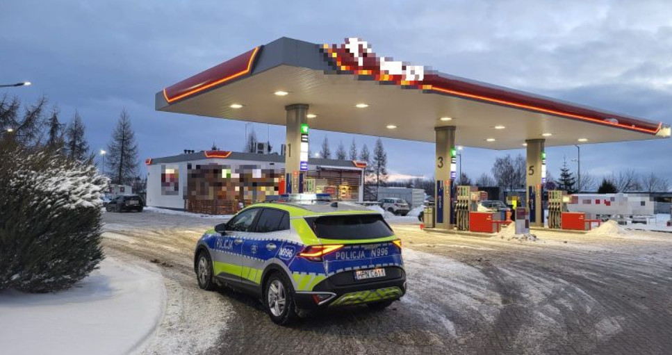 Reakcja pracowników stacji paliw zapobiegła tragedii. Zatrzymano pijanego kierowcę