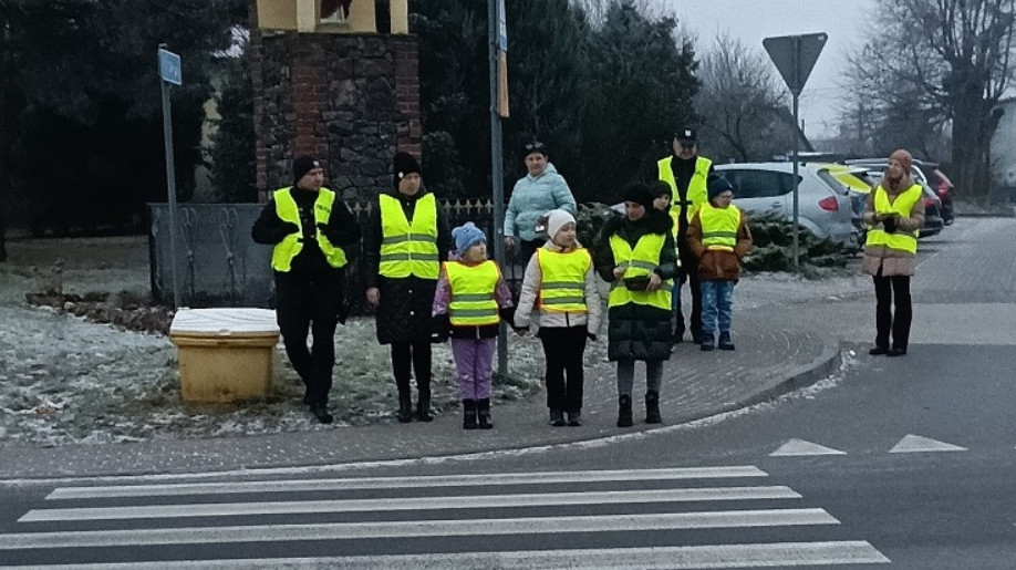 Setka dzieci z odblaskami