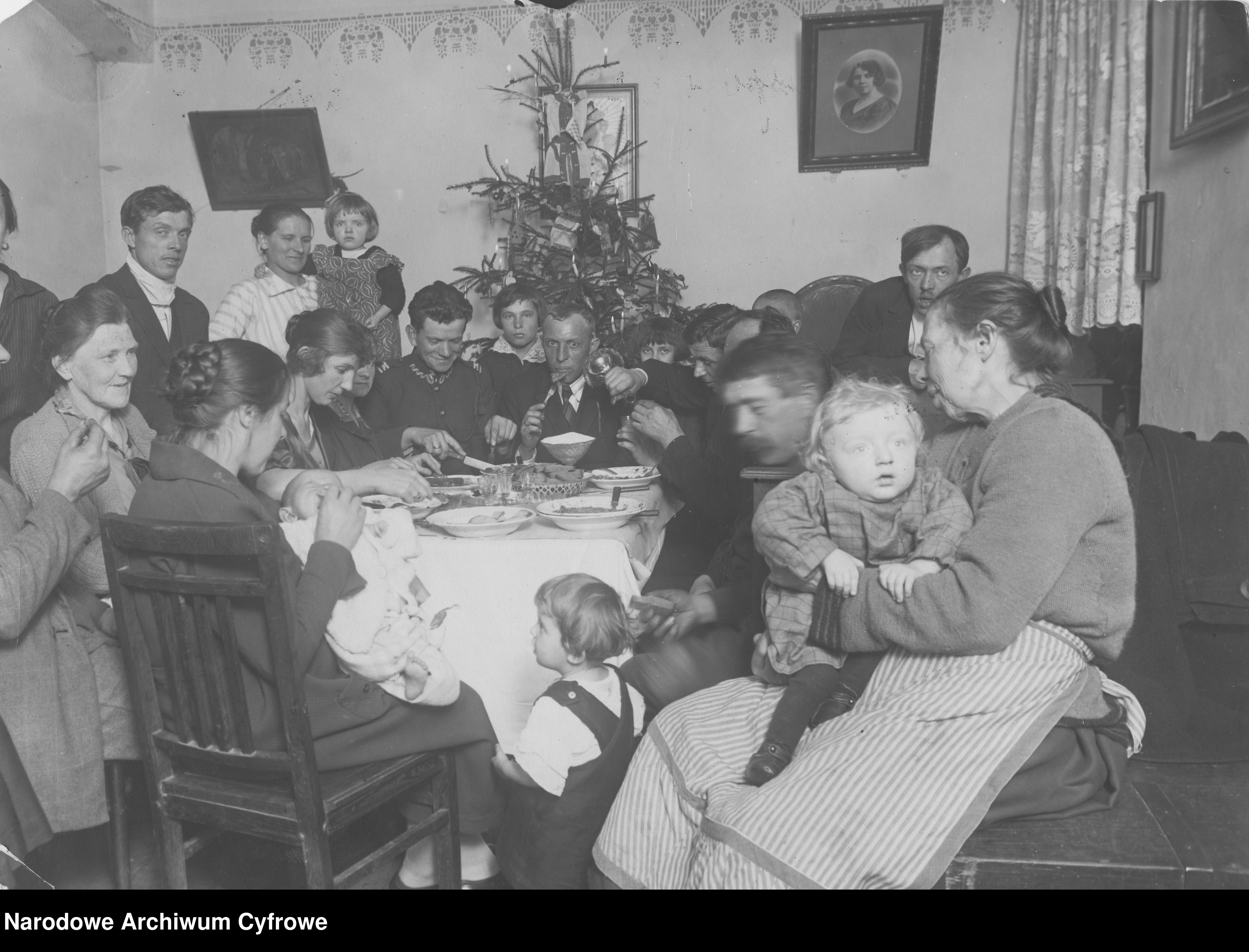 Tak wyglądało Boże Narodzenie w Polsce sto lat temu. Archiwalne zdjęcia z NAC