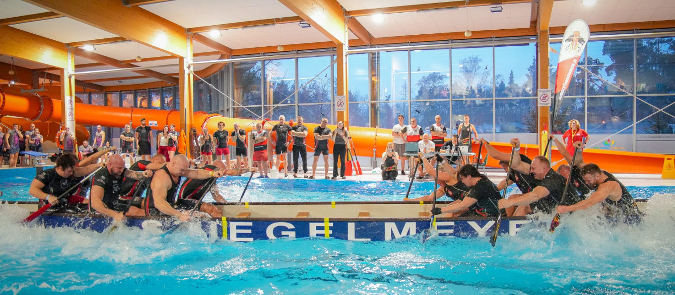 Smocze łodzie zamiast pływaków. Załogi z Polski i Litwy walczyły na basenie