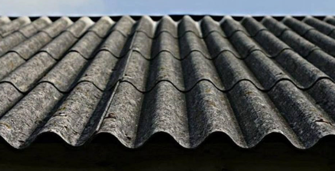 Azbest wciąż obecny w domach. Mieszkańcy muszą złożyć coroczną informację