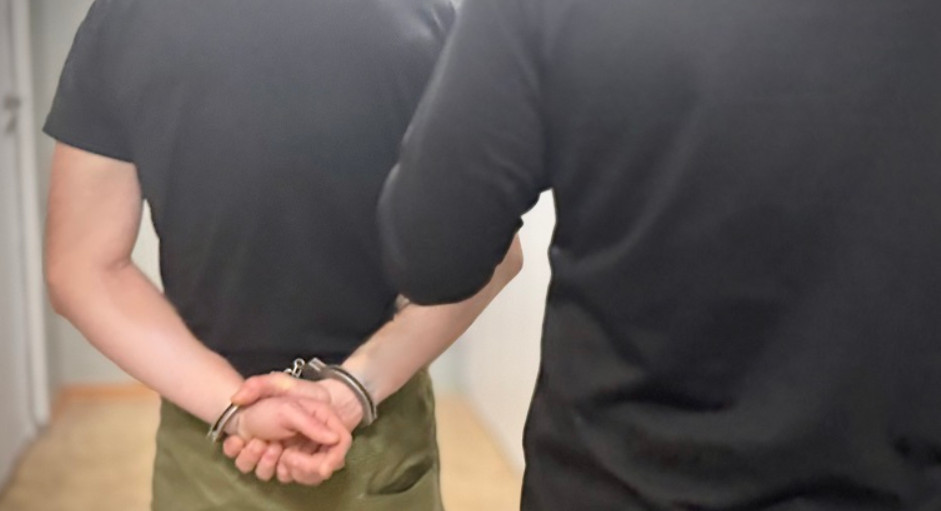 Sam przyszedł na komendę, a wyszedł z zarzutami. Sprawca kradzieży z auta zatrzymany