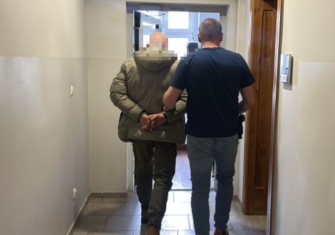 Ponad 140 gramów metamfetaminy zabezpieczone. 64-latek odpowie też za jazdę bez prawka