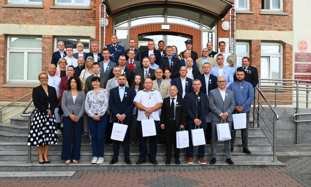 Młodzież i służby połączyły siły. Oddali krew