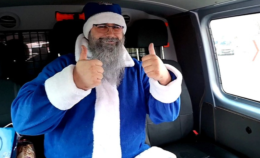 Niebieski Mikołaj znów na Kociewiu. Dzieci dostały więcej niż prezenty