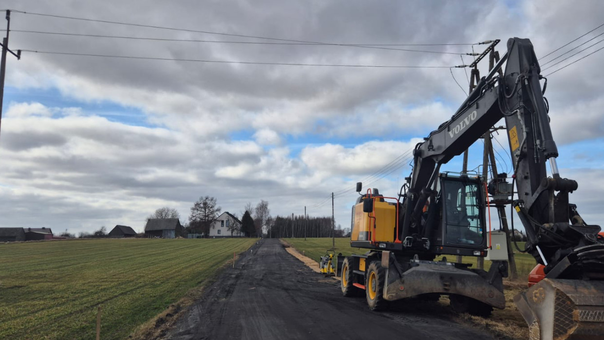 Nowa droga i rozbudowa szkoły. realizowane są inwestycj