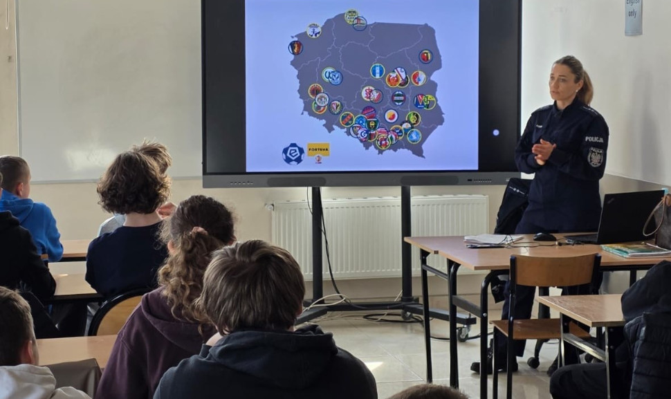 Prawdziwy kibic nie szuka przemocy. Policyjna lekcja w Centrum Kształcenia Zawodowego