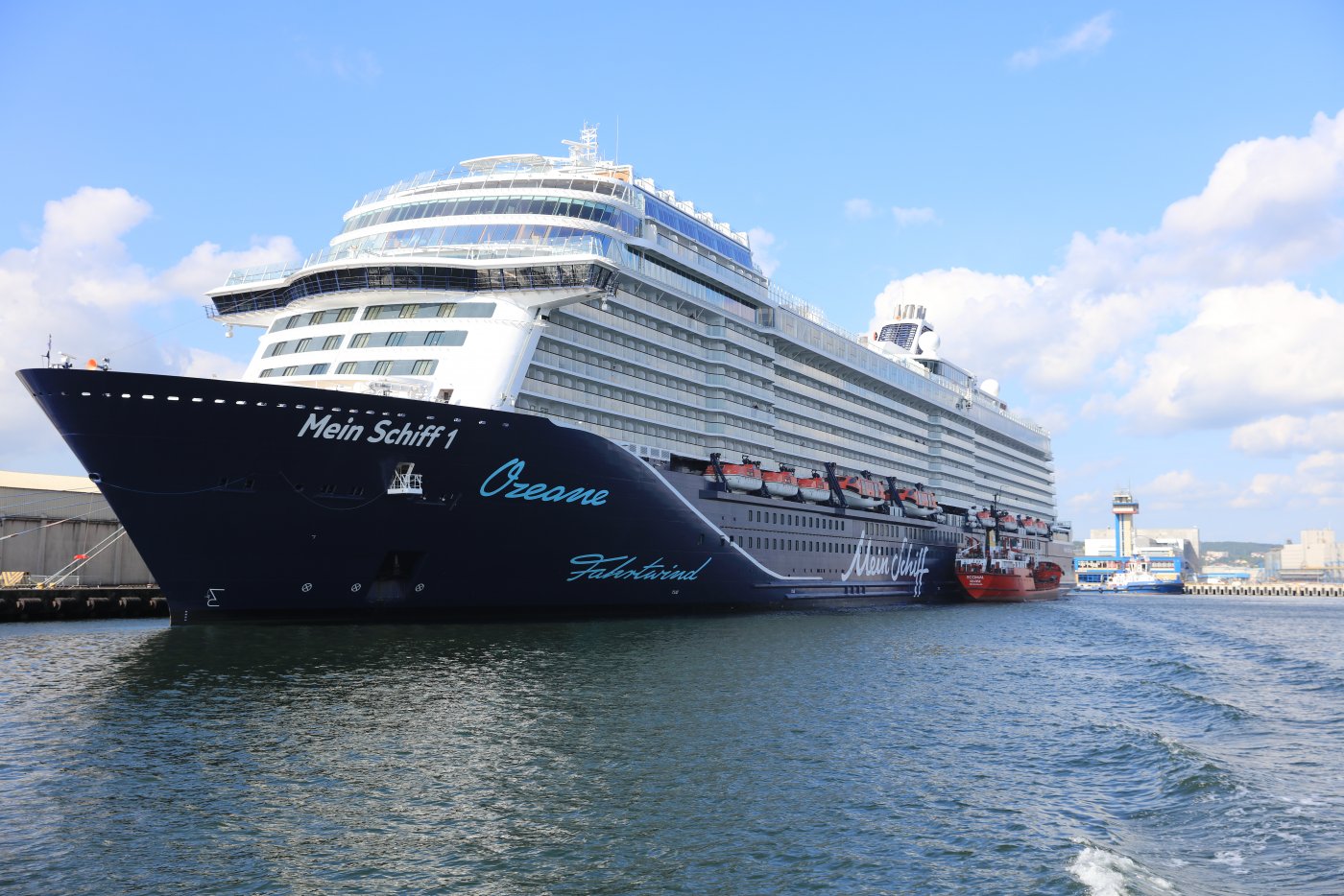 W Gdyni zacumuje ostatni wycieczkowiec w tym roku. Ma blisko 300 m długości