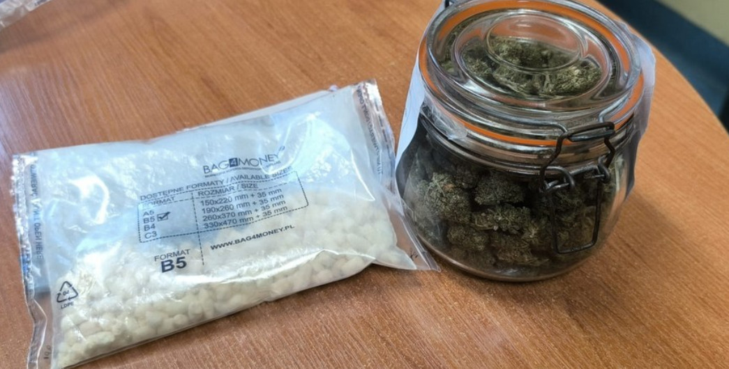 Wezwanie na siebie. Mężczyzna z narkotykami zadzwonił po policję