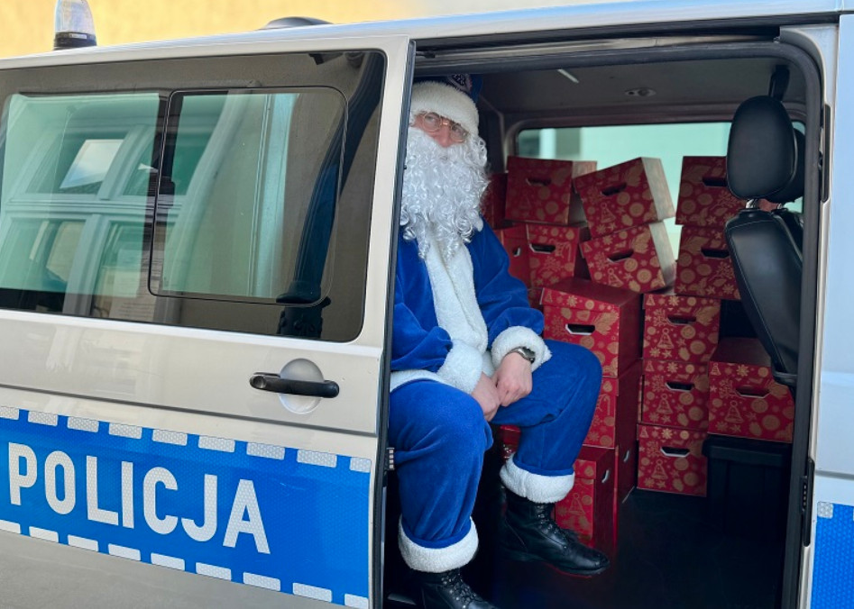 Świąteczna wizyta w tczewskich domach samopomocy. Niebieski Mikołaj znów w akcji