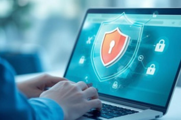 Bezpieczne zakupy w grudniu. Policja z regionu przypomina najważniejsze zasady