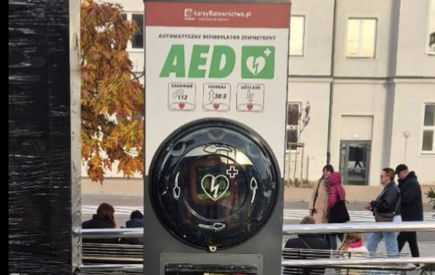 Trzy nowe defibrylatory AED. Dostępne całą dobę