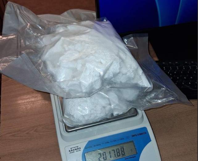 Amfetamina na drodze i w piwnicy. Dwóch mężczyzn z zarzutami