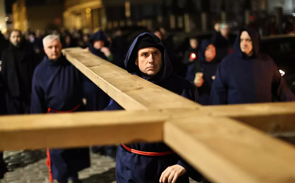 Cisza, pochodnie i bębny. Tak wygląda gdańskie Misterium Krzyża