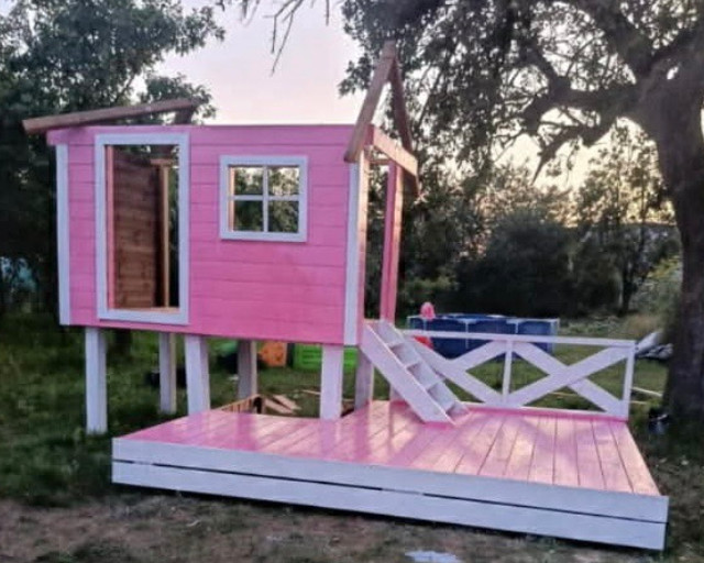 Z posesji zniknął domek ogrodowy. Sąsiad porąbał go i spalił w piecu