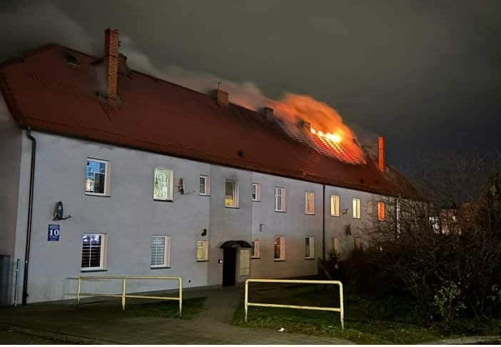 Pożar kamienicy. Ewakuowano 28 mieszkańców