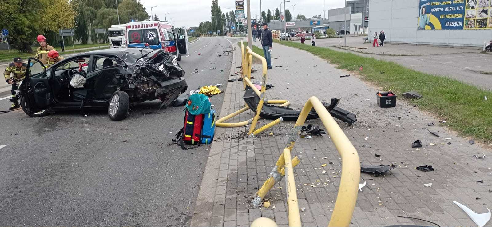 Zderzenie pojazdów na drodze krajowej. Jeden z uczestników uciekł z miejsca zdarzenia