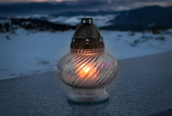 Odeszli, ale wciąż nas uczą. Święto Zmarłych w cieniu wspomnień o ludziach wyjątkowych