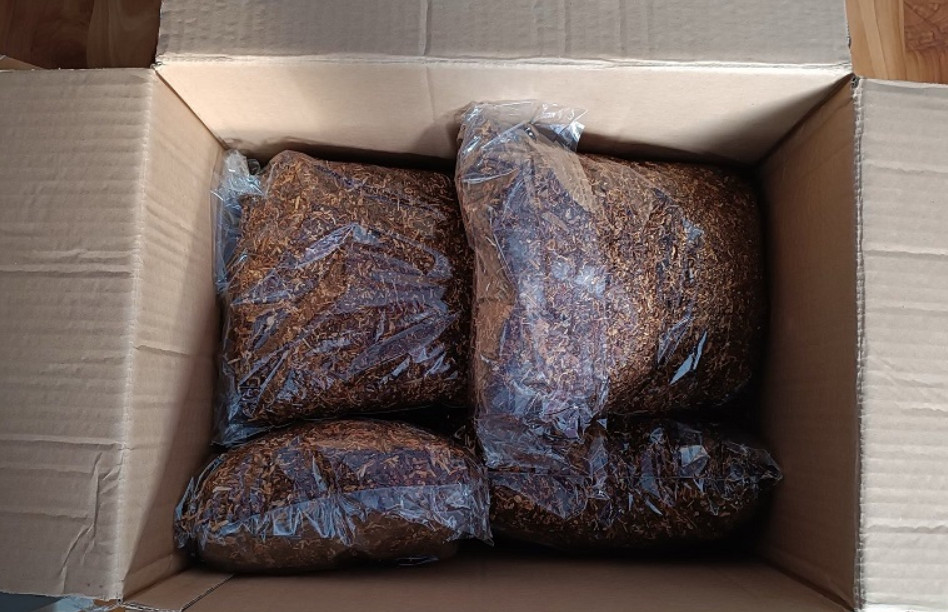 Blisko 6 kg nielegalnego tytoniu. Zakupiony przez Internet