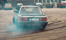 Nowe przepisy dla fanów motoryzacji. Koniec z nielegalnymi zlotami i driftami