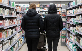 Wózek dziecięcy jako „schowek” na łup. Siostry zatrzymane po kradzieży w drogerii