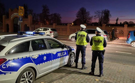 Bezpieczeństwo nad grobami bliskich. Policja zapowiada wzmożone działania w dniach Wszystkich Świętych