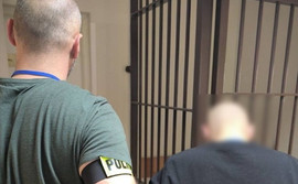 Agresywny 17-latek zaatakował mieszkańca Kociewia. Zniszczył okulary i wyrzucił klucze