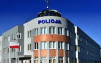 Poszukiwany pięcioma nakazami wyskoczył przez okno