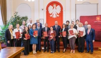 Nagrody burmistrza dla przedstawicieli oświaty. Wyróżnienia dla pracowników szkół i przedszkoli