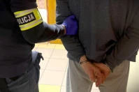 Poszukiwany za kradzieże próbował uciec do lasu
