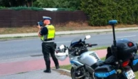 Niebezpieczna jazda w terenie zabudowanym. Jeden z kierowców miał cofnięte uprawnienia