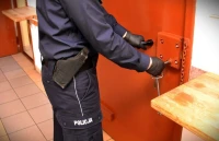 Groził bronią i żądał pieniędzy. 34-latek trafił do aresztu