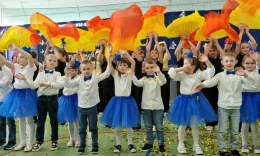 Uroczyste otwarcie szkoły w Rytlu. Były występy dzieci i wspólne świętowanie
