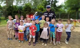 Policjant w przedszkolu. Dlaczego odwiedził dzieci w Wielkich Walichnowach? 