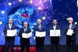 Polska przyspiesza cyfryzację. Rząd i branża telekomunikacyjna łączą siły!