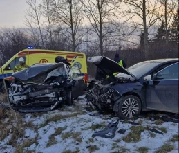 Zderzenie dwóch aut. Wśród poszkodowanych 8-letnie dziecko