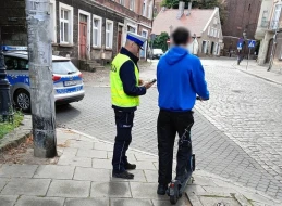 Policyjne kontrole użytkowników hulajnóg. Funkcjonariusze ujawnili sześć wykroczeń