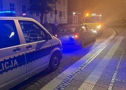 Nietrzeźwy kierowca zatrzymany przez patrol policji. Już wcześniej otrzymał zakaz prowadzenia pojazdów