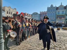 Historyczna rekonstrukcja bitwy. Żołnierze Napoleona ponownie ruszyli do walki [ZDJĘCIA]