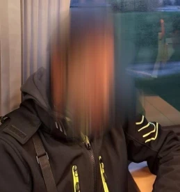 Był poszukiwany przez policję. Wpadł, gdy przewoził urnę z prochami