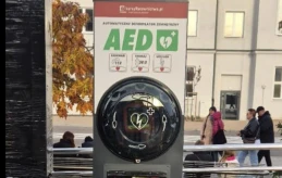 Trzy nowe defibrylatory AED. Dostępne całą dobę