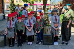 Honorowanie symboli narodowych. Obchody Dnia Flagi i Święta Konstytucji w Starogardzie Gdańskim
