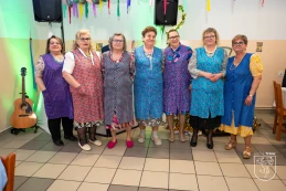 Świętowali Dzień Kobiet w wyjątkowym stylu. Mieszkańcy przenieśli się do czasów PRL-u [ZDJĘCIA]
