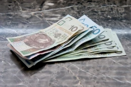Ruszyły wypłaty 800 plus. Ponad miliard złotych trafiło do rodzin