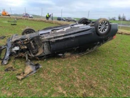 Groźny incydent na autostradzie A1. Brawurowa jazda skończona dachowaniem