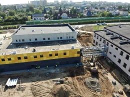 Budowa nowego basenu nabiera tempa. Powstaje łącznik ze szkołą