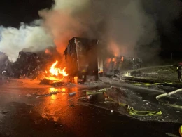 Groźny wypadek na autostradzie! Ciężarówki stanęły w płomieniach po zderzeniu