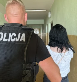 Ukradła kartę i wydała ponad 2 tys. złotych. Usłyszała 8 zarzutów